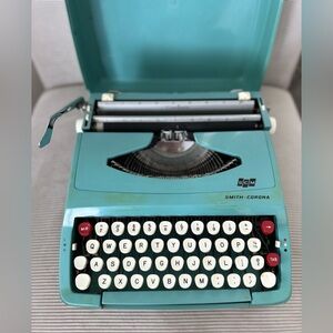 Smith-Corona Corsair manual typewriter -  late 1960s or early 1970s